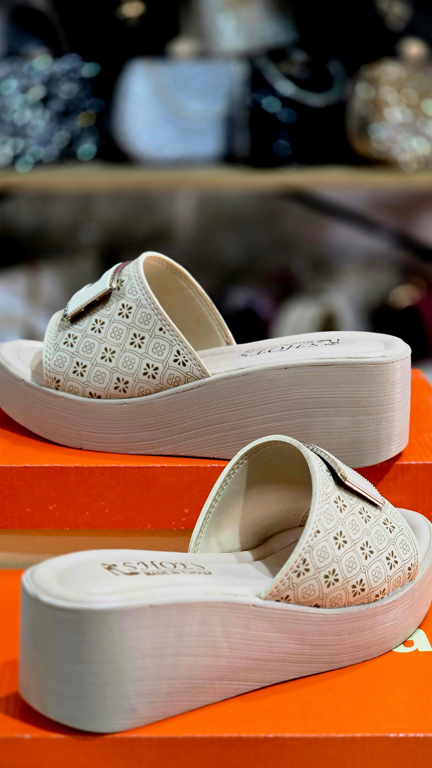 V Tokalı Kalın Topuklu Kadın Terlik