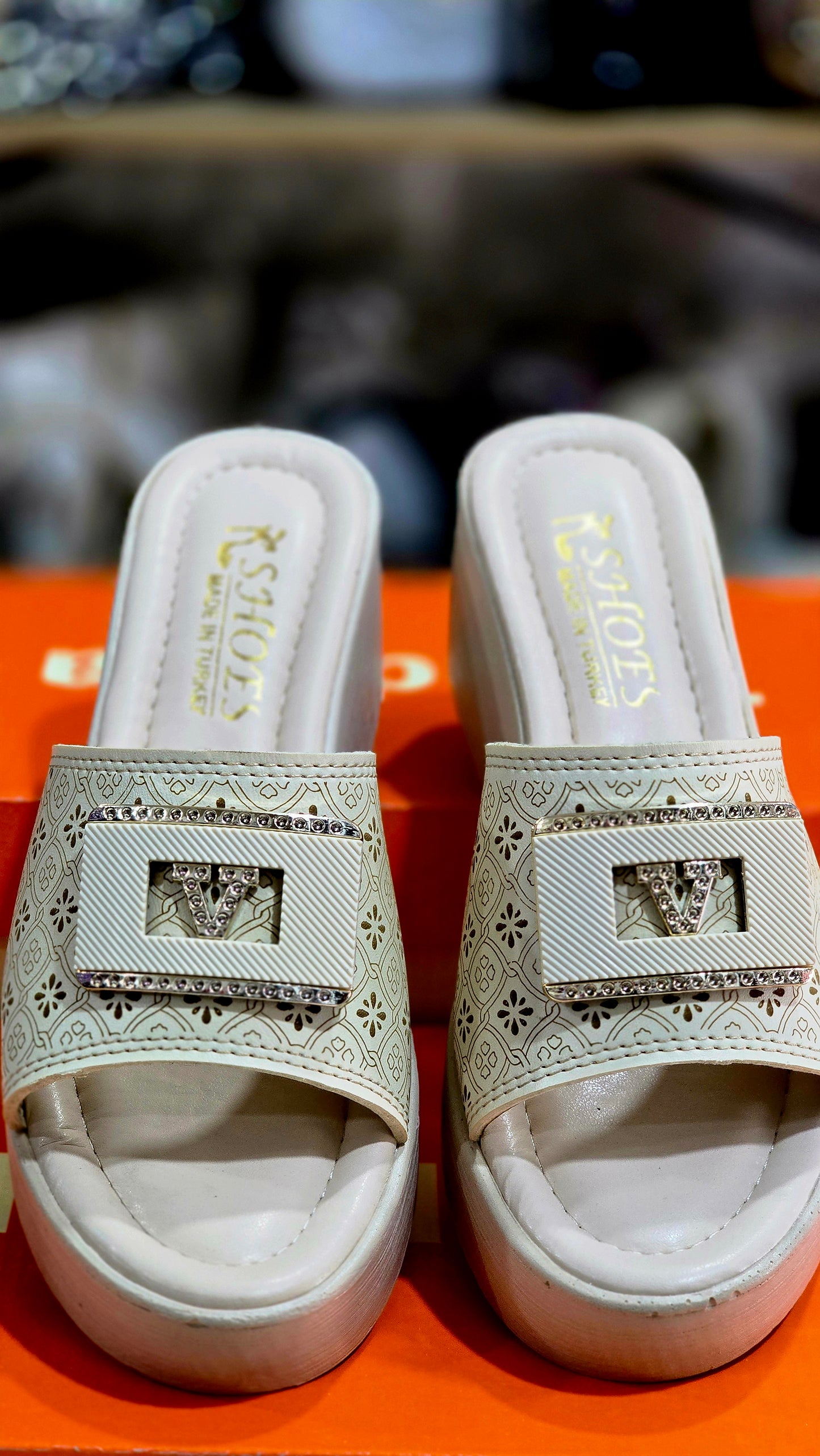 V Tokalı Kalın Topuklu Kadın Terlik