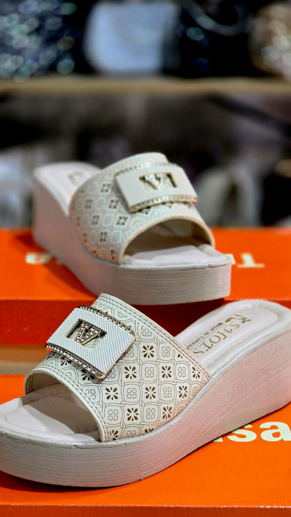 V Tokalı Kalın Topuklu Kadın Terlik