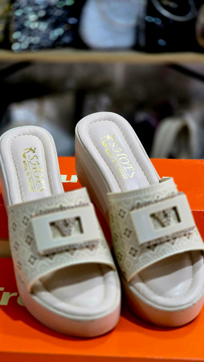 V Tokalı Kalın Topuklu Kadın Terlik