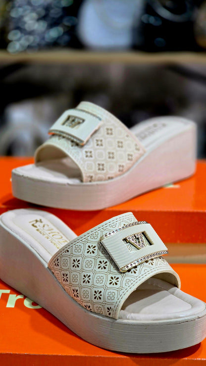 V Tokalı Kalın Topuklu Kadın Terlik