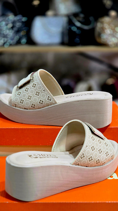 V Tokalı Kalın Topuklu Kadın Terlik