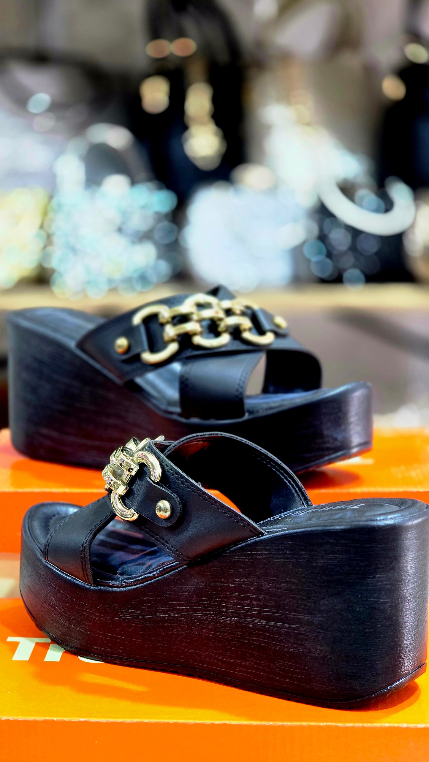 Zincir Tokalı Çapraz Bantlı Kadın Terlik