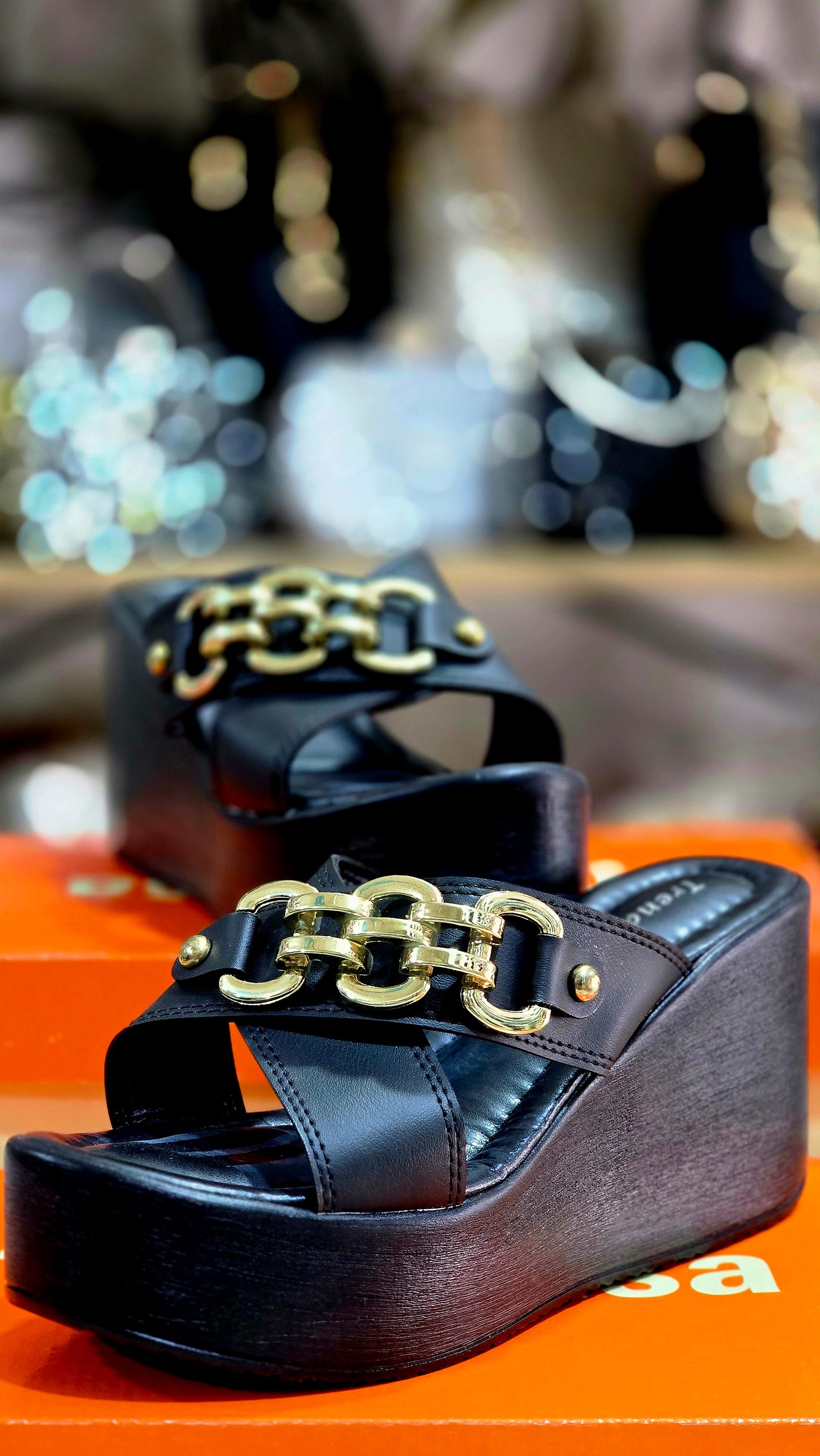 Zincir Tokalı Çapraz Bantlı Kadın Terlik