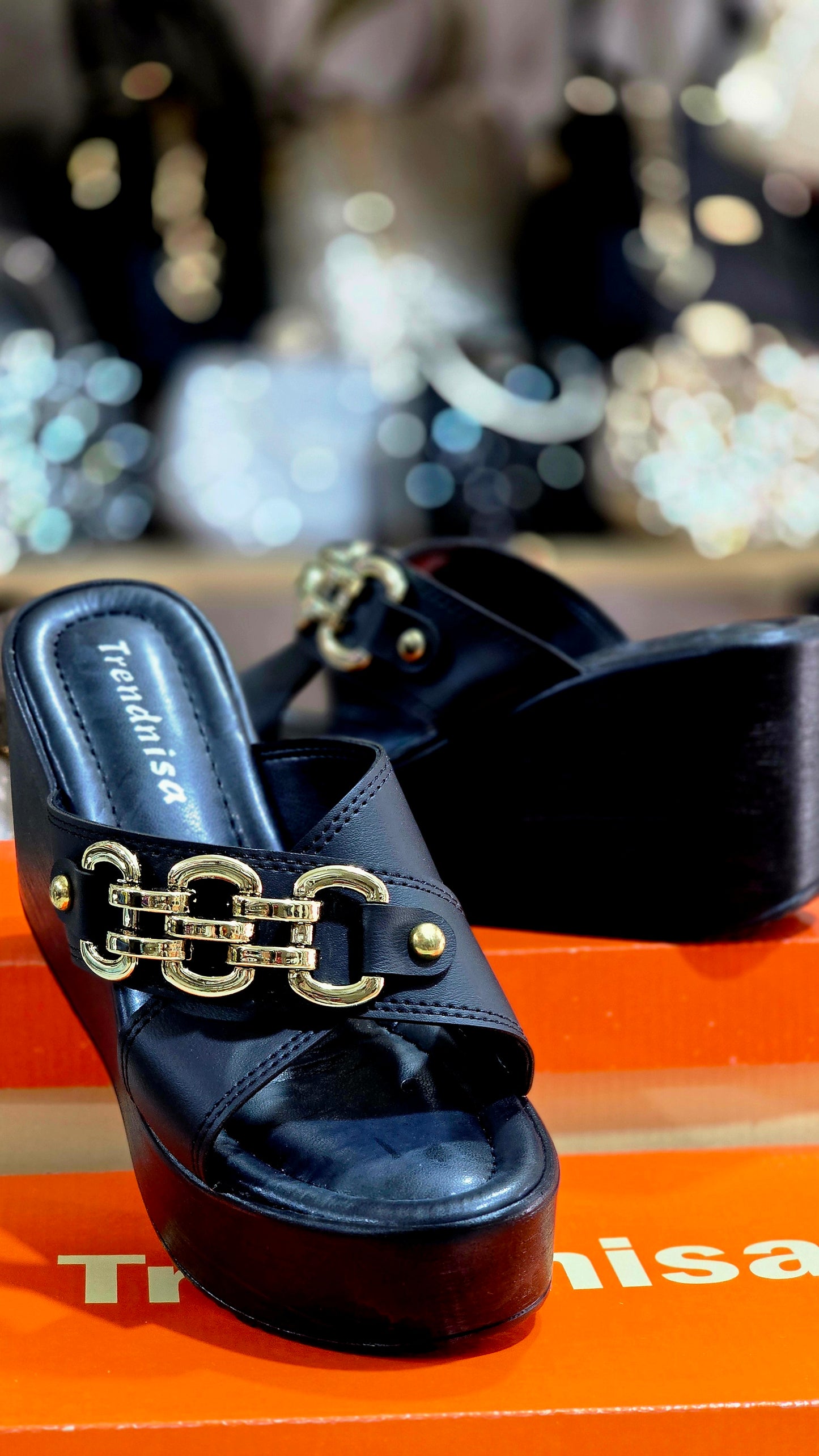 Zincir Tokalı Çapraz Bantlı Kadın Terlik