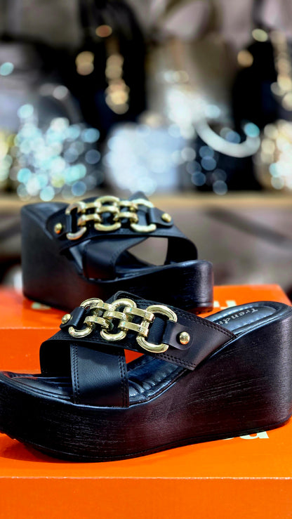 Zincir Tokalı Çapraz Bantlı Kadın Terlik