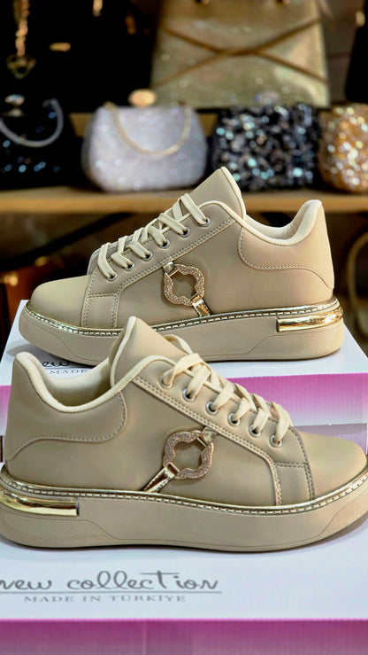 Gold Toka Detaylı Bağcıklı Kadın Spor Ayakkabı