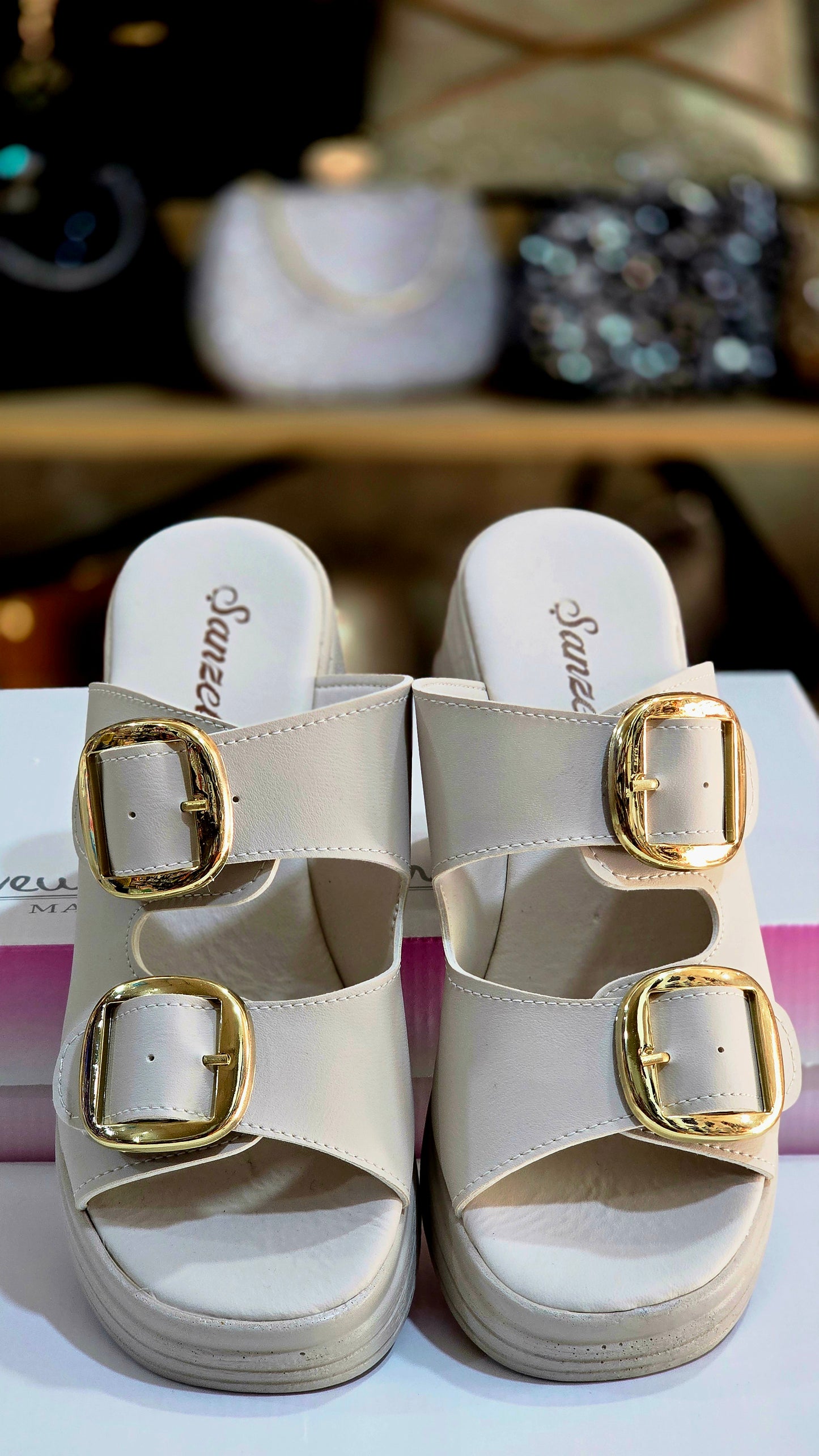 Toka Detaylı Kalın Topuklu Kadın Ayakkabı