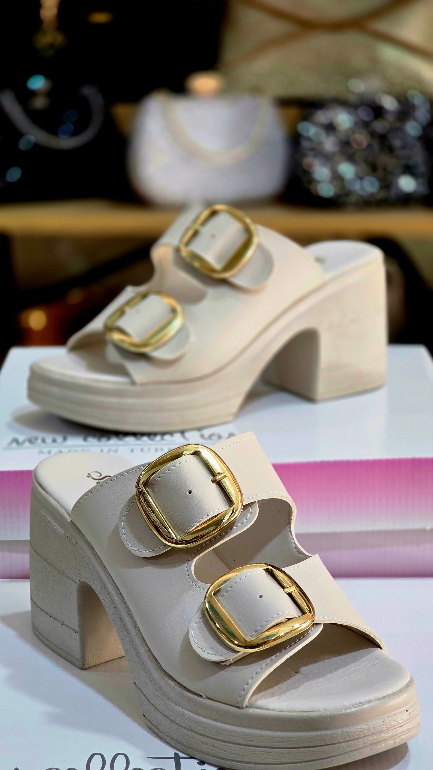 Toka Detaylı Kalın Topuklu Kadın Ayakkabı