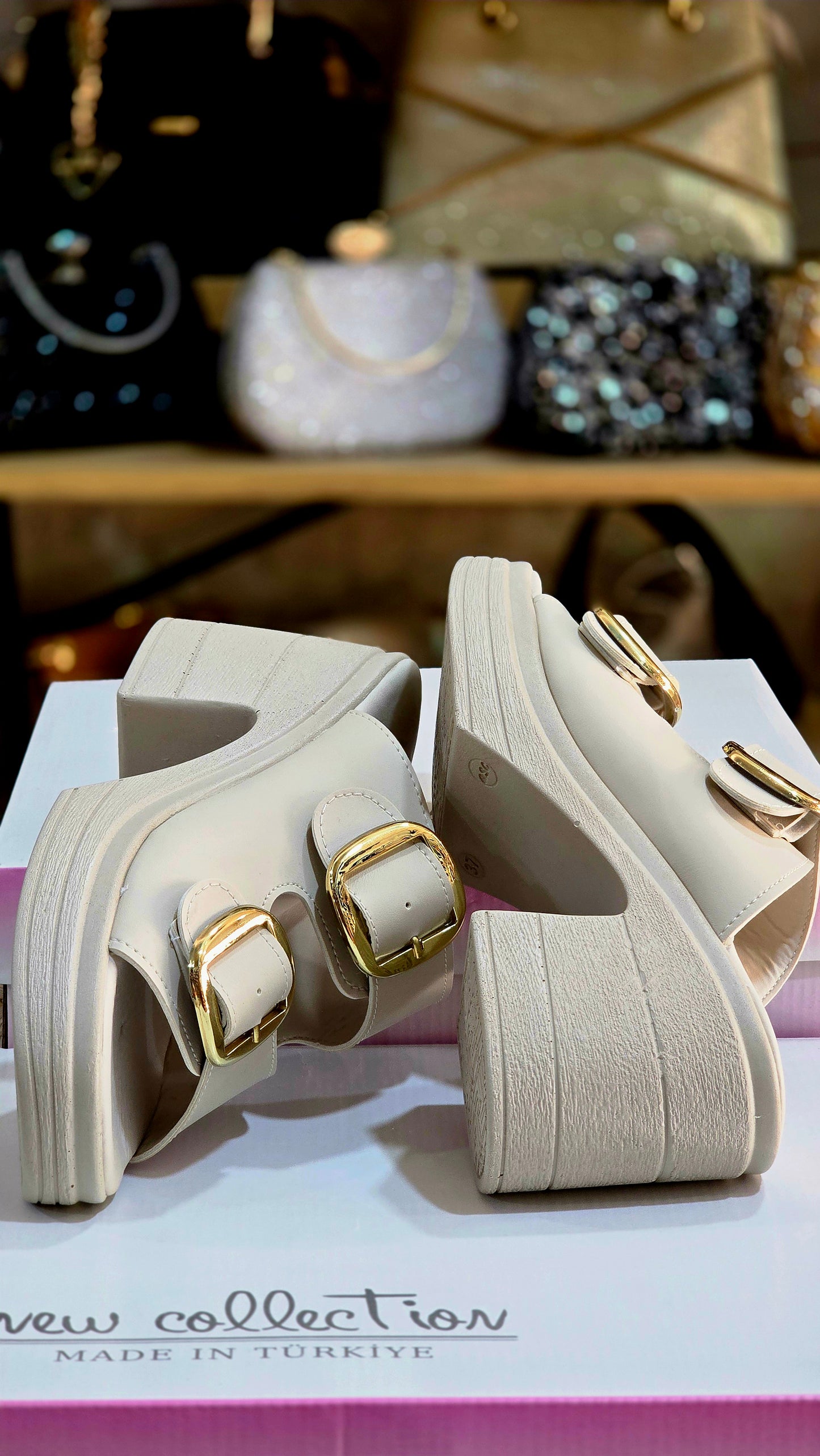 Toka Detaylı Kalın Topuklu Kadın Ayakkabı