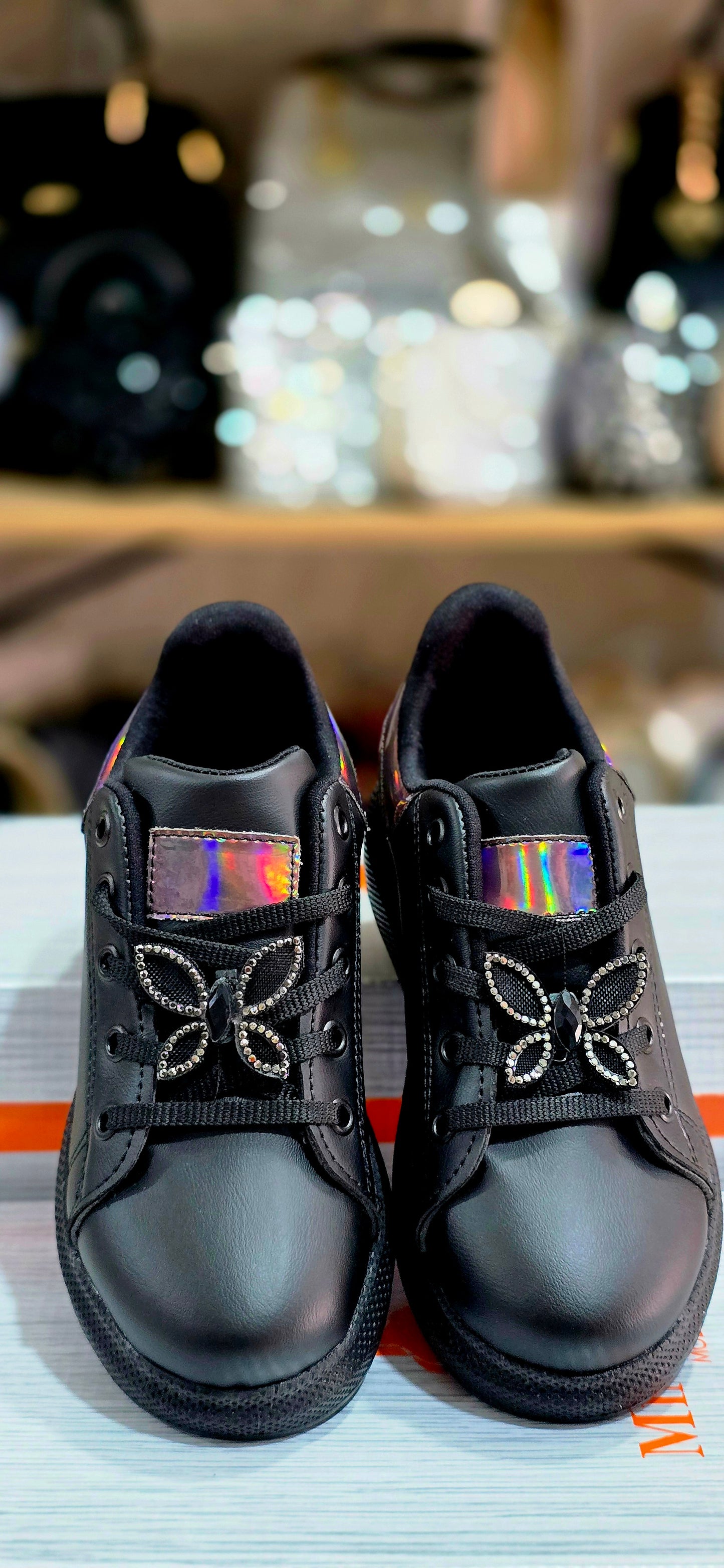 Kelebek Detay Siyah Deri Kız Çocuk Ayakkabısı