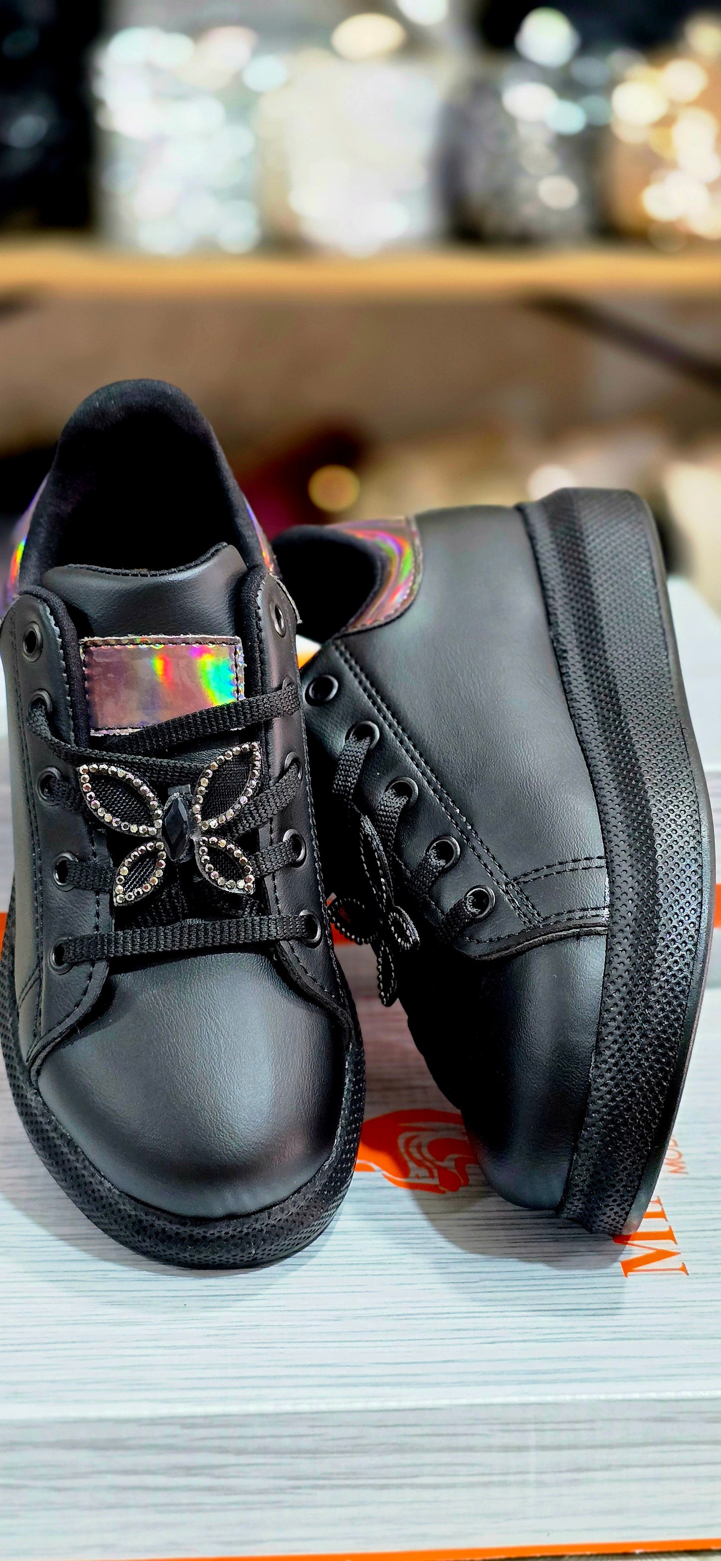 Kelebek Detay Siyah Deri Kız Çocuk Ayakkabısı